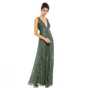 Mac Duggal 93570 NWT SEQUINED SLEEVELESS PLUNGE NECK FLOWY GOWN
